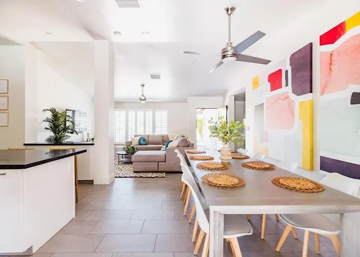 Heated Pool Outdoor Kitchen Patio Modern Design Holiday home *