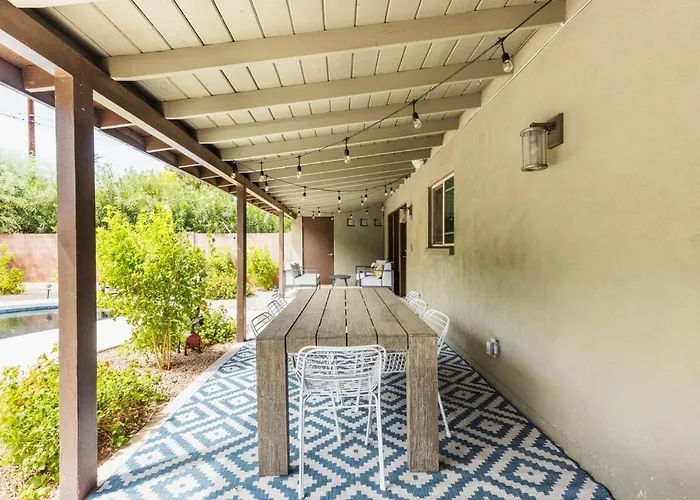 Heated Pool Outdoor Kitchen Patio Modern Design Scottsdale